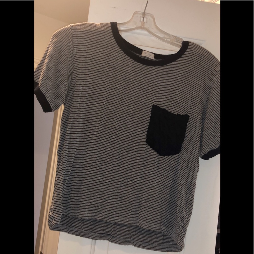 Short sleeve grey and navy striped tee